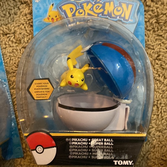 Pokémon Character with Poke Ball - Picture 3 of 5